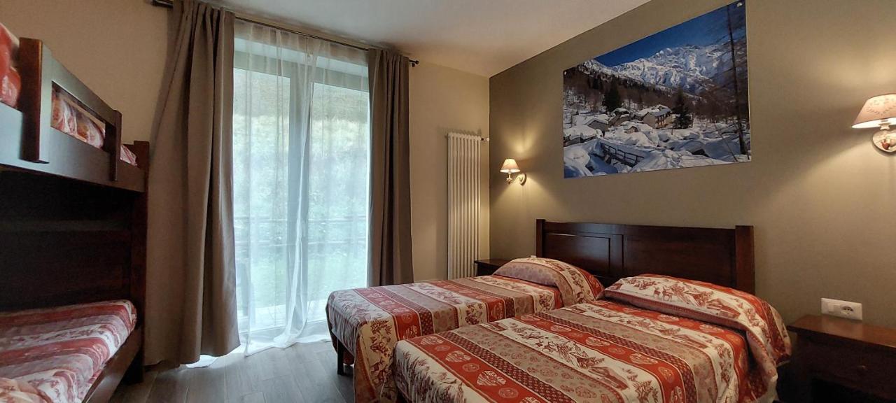 Locanda Della Luna Hotel Ronco Canavese Bagian luar foto